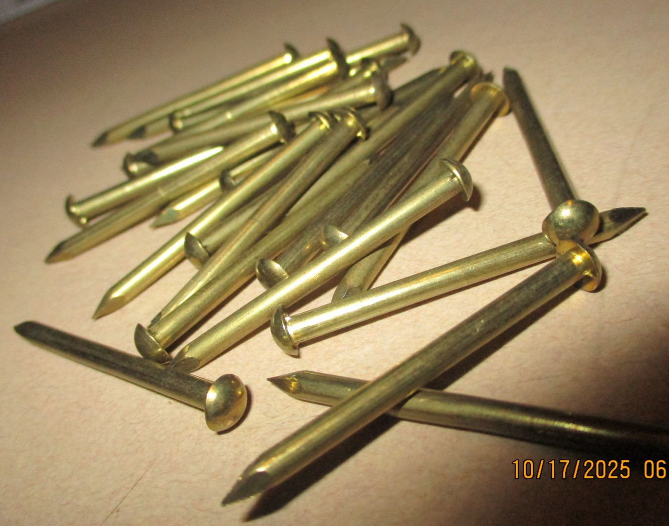 25-NICE VINTAGE, 1 1/2" X #12 SOLID BRASS ESCUTCHEON PINS NAILS, ROUND DOME HEAD