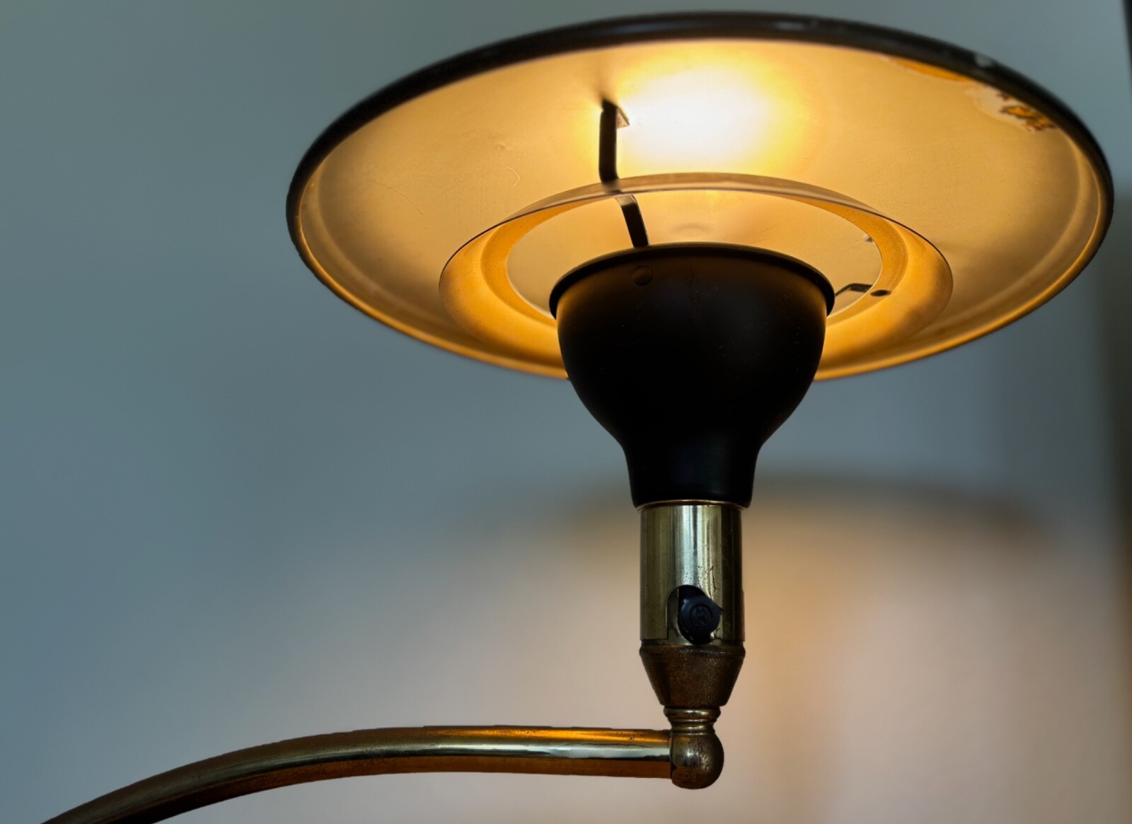 Vintage MCM Black Metal Wheeler Sight Light Cantilever Lamp Mid Century Modern