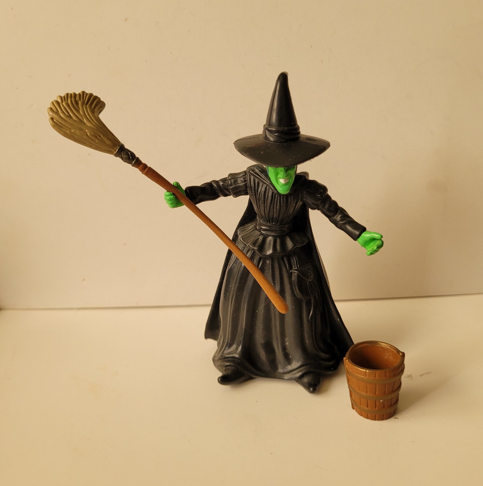 WIZARD of OZ WICKED WITCH of WEST Trevco PVC Figure Turner Presents 1998