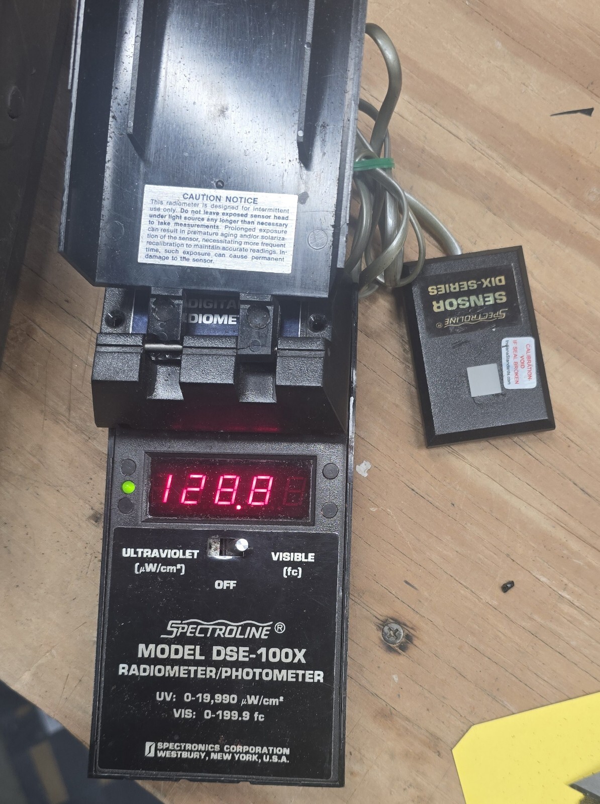 CALIBRATED Spectroline DSE-100X Digital Radiometer W/ DIX-555A