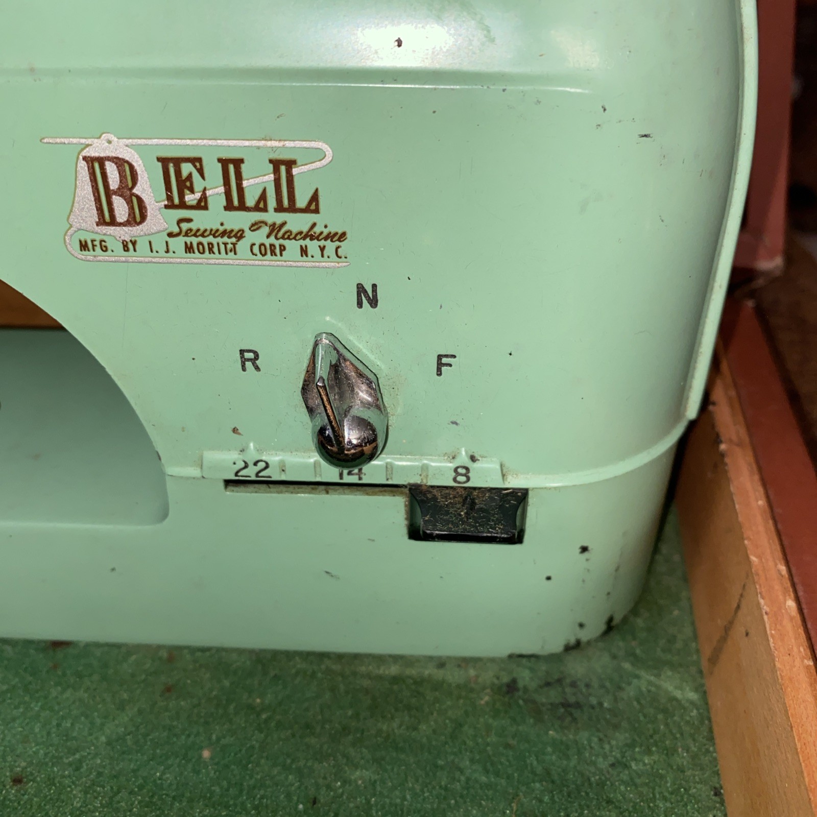 Rare 1950's Micro Bell Portable Sewing machine Case No Cord Green Model MB