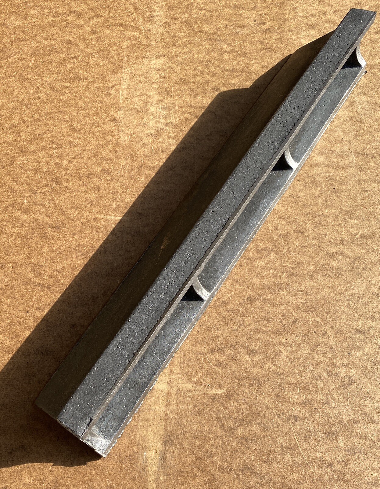 18" Iron Straight Edge/Prism/Parallel/Level. Featherweight Raw Casting