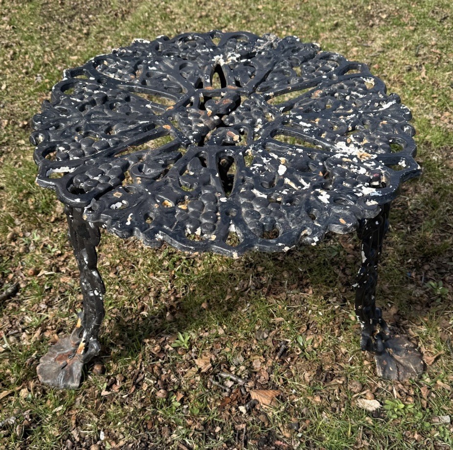 Antique Vintage Victorian Grape Vine Cast Iron Patio Table Grapes & Leaf Garden