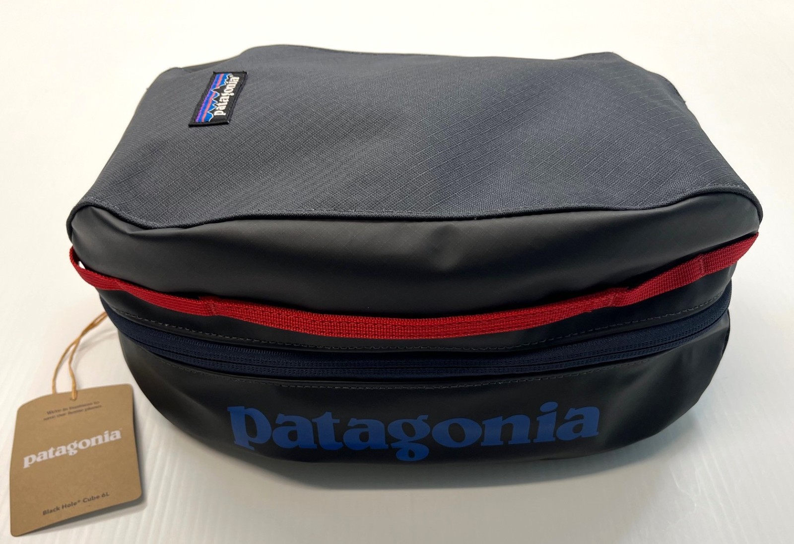 PATAGONIA Black Hole Cube 6L Travel Bag #49367 SMOLDER BLUE w AMANITA RED (SMRE)