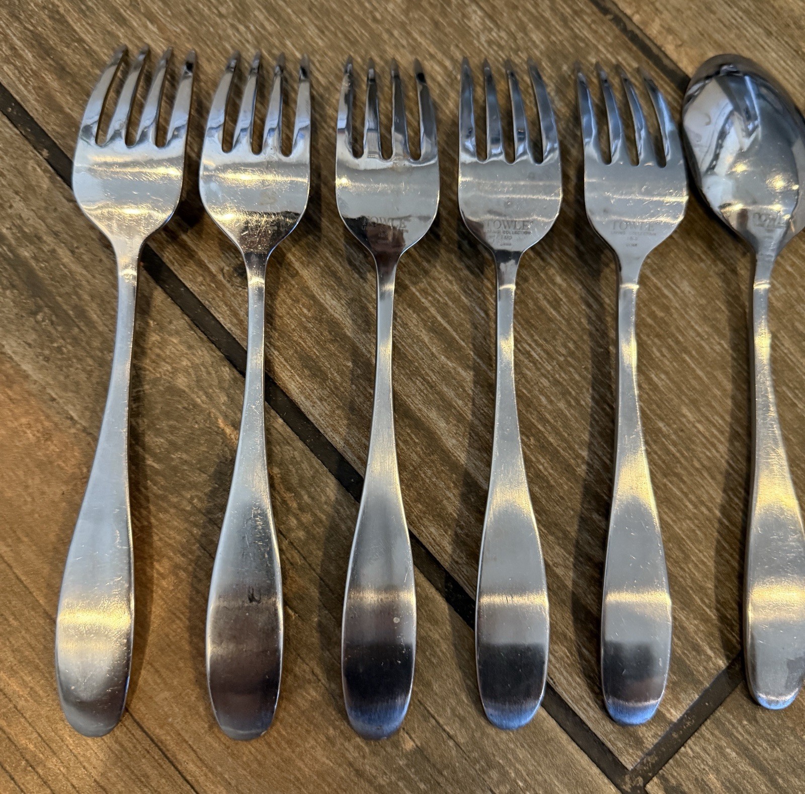 Towle SATIN PETAL 18/0 Living Collection Flatware Set of 40 Spoons Knives Forks