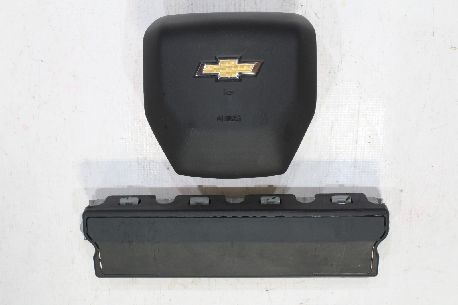 19 2020 2021 2022 2023 2024 CHEVY BLAZER DRIVER WHEEL & KNEE AIRBAG OEM AIR BAG