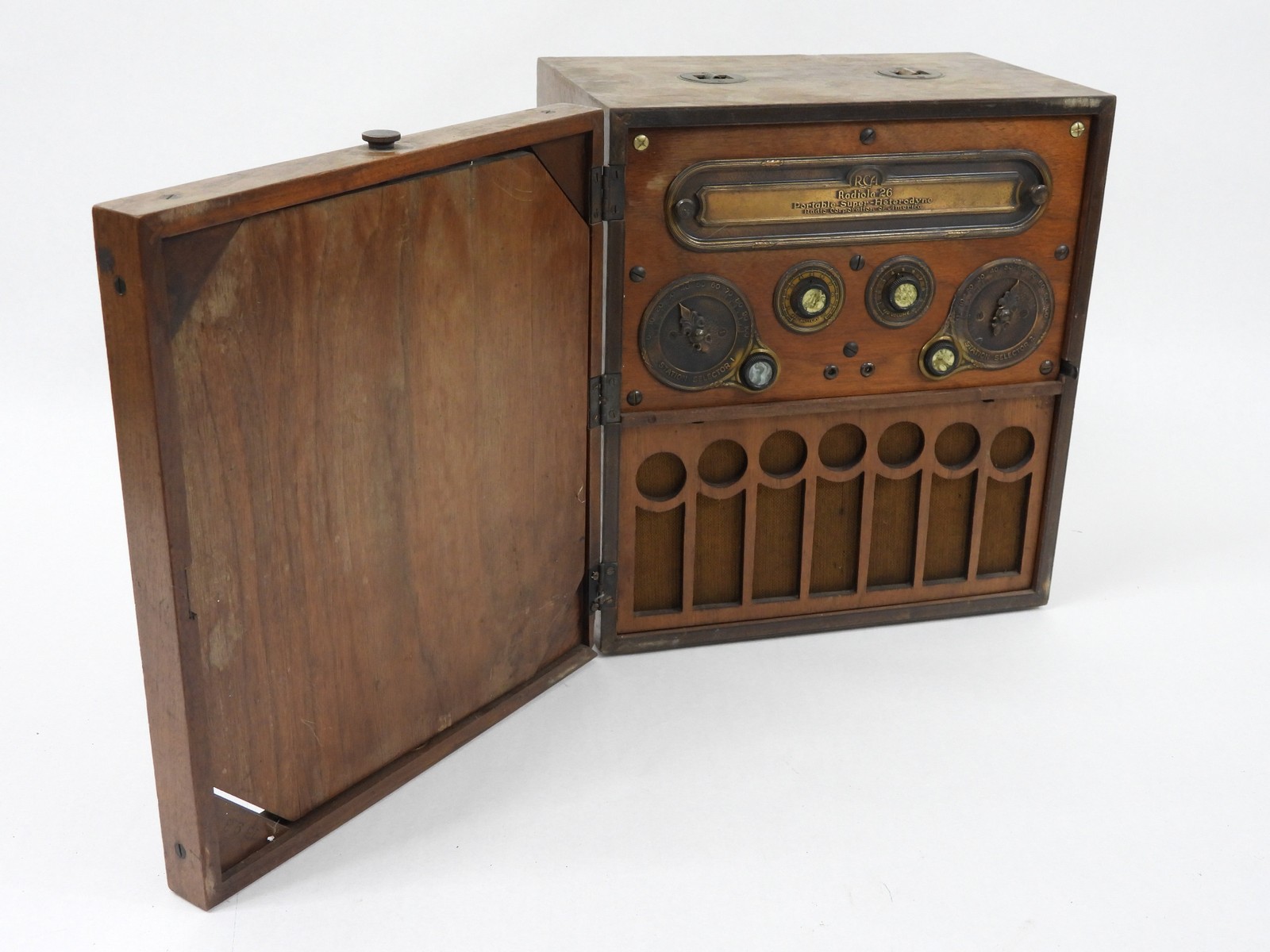 RCA Radiola 26 Vintage Super-Hetrodyne Broadcast Tube Radio w/ Tubes (nice)