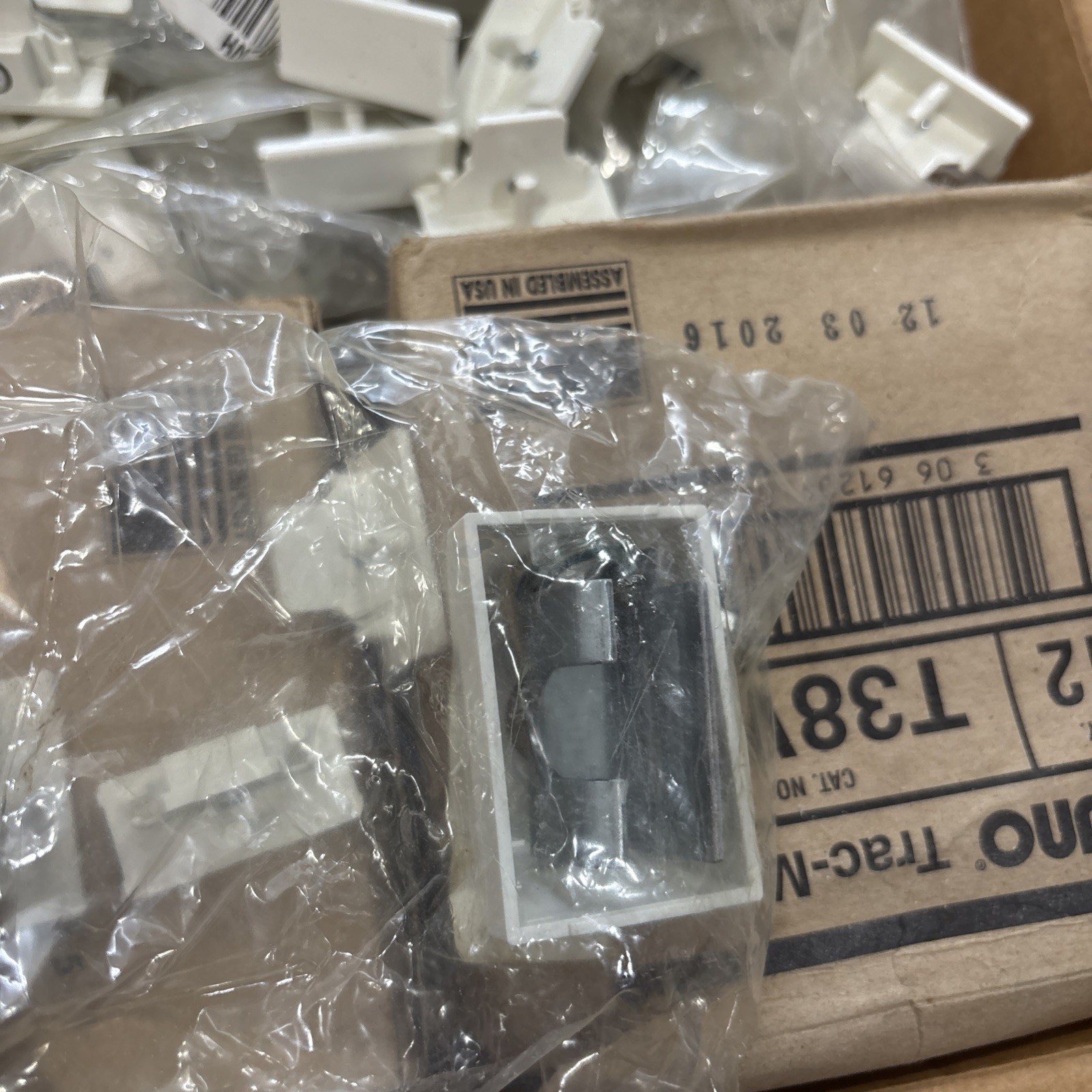 JUNO T23WH Trac-Master Trac Lighting Straight Connector T24WH T25WH T26WH T38WH