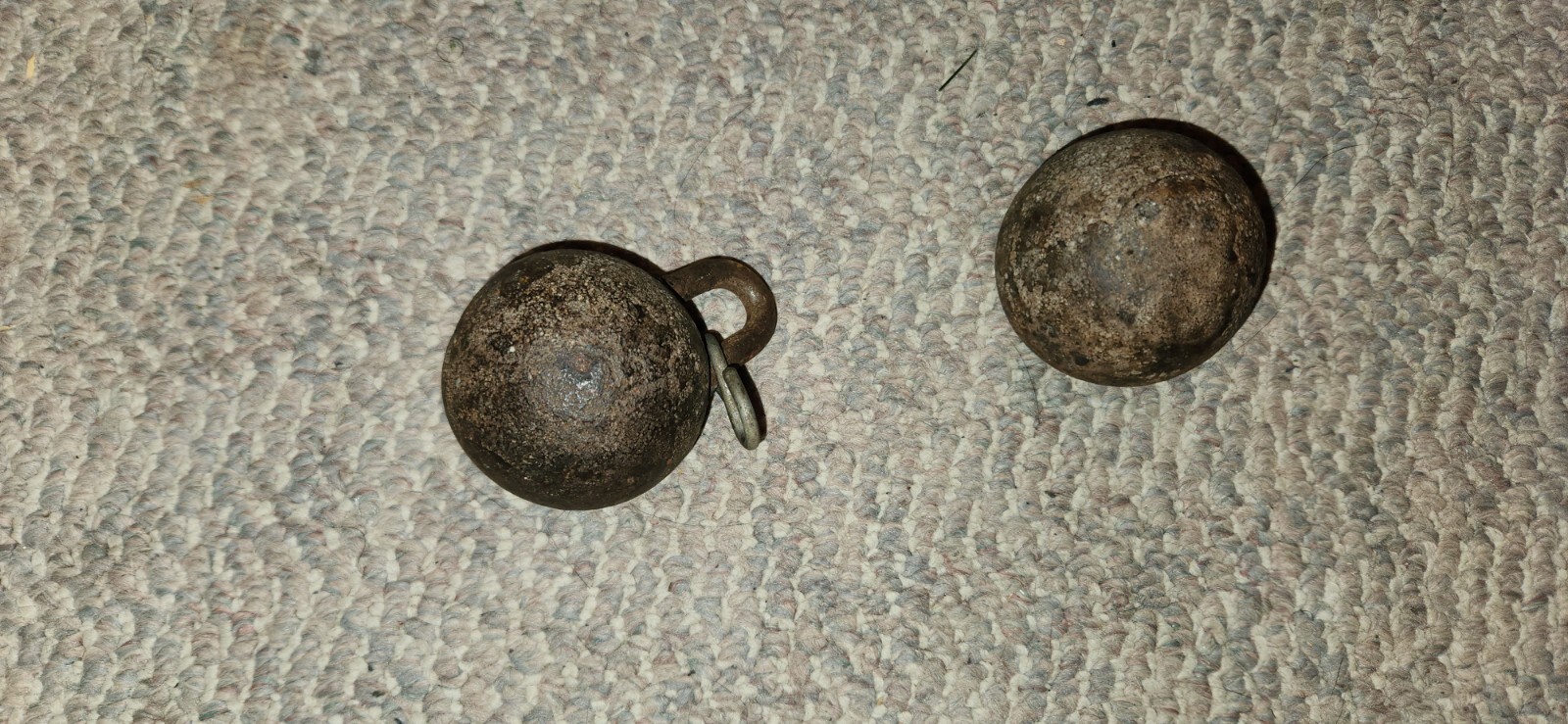 2 Vintage 2.5 Pound Cannon Balls ?Civil War? Era Unknown Collectible Decoration