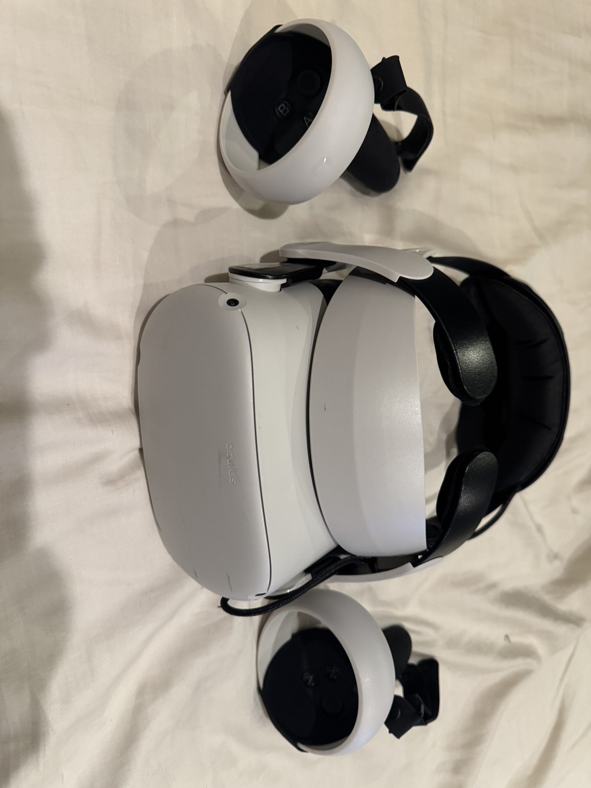 Oculus VR Headset with Controllers - Excellent Condition