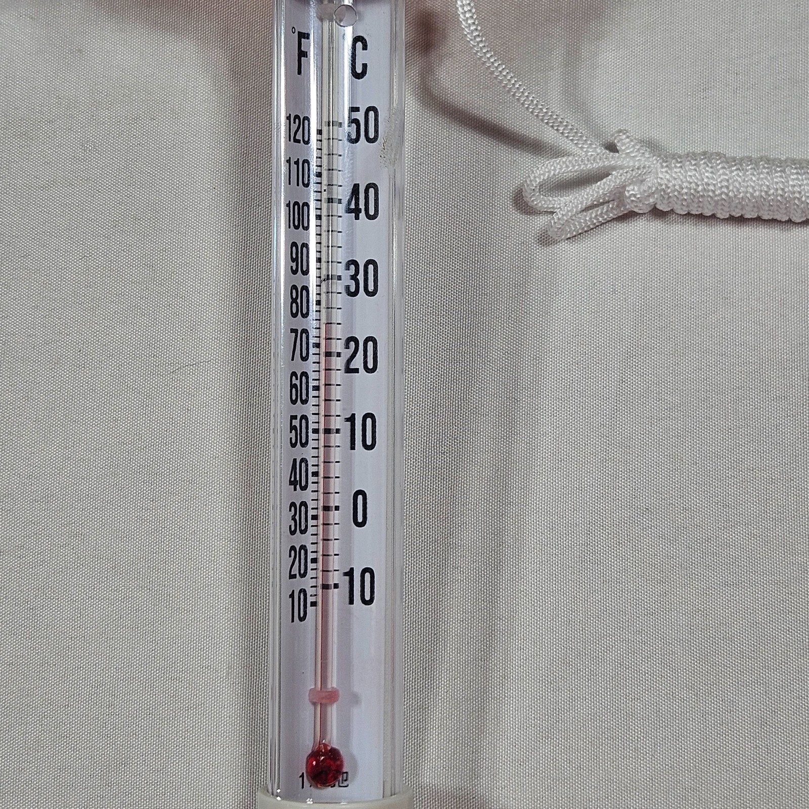 Floating Thermometer for Pool Spa Aquarium Pond Crab or Octopus F / C Boxgear