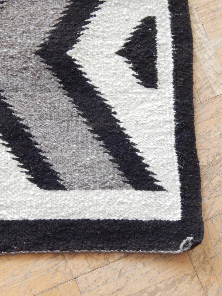 VINTAGE NAVAJO RUG WEAVING - ALL NATURAL DAZZLER - CLEAN AND NICE 28.5x36.25"