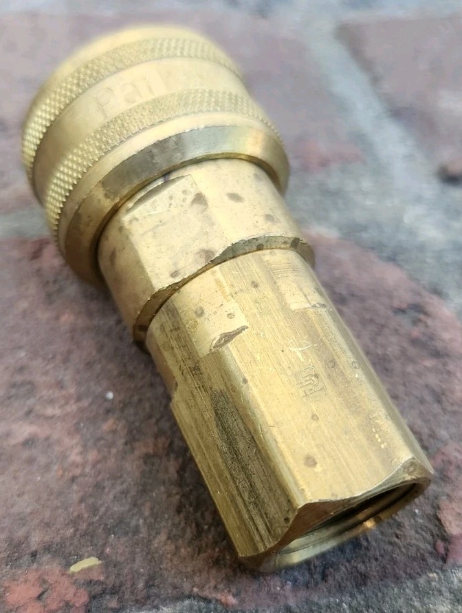 Parker 30 Series B37 1/2" Quick Connect Coupler 1/2"-14 Female Threads