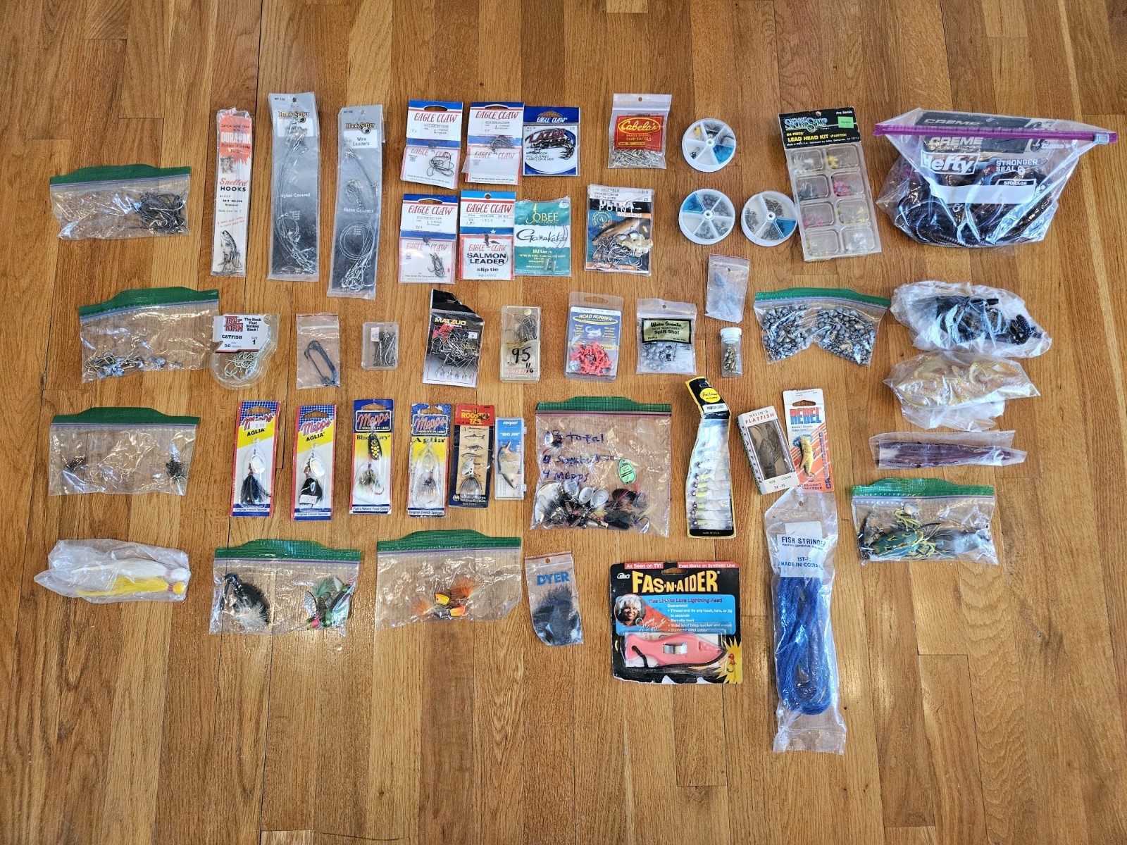 ~ Fishing Tackle Box Lot Hooks Swivels Leads Weights Lead Head Eagle Claw +++ ~