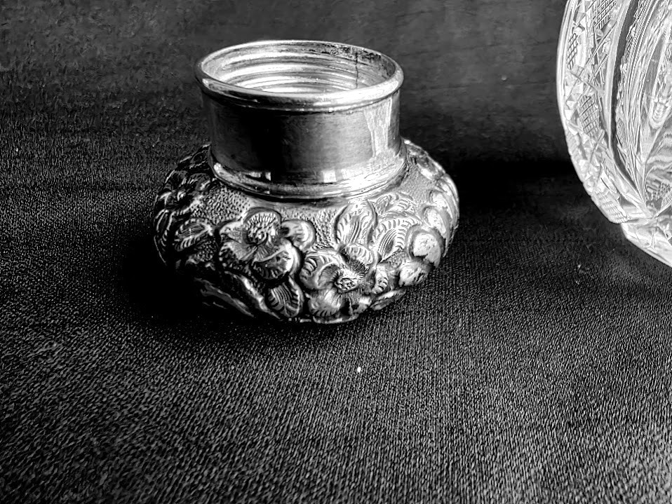 Fine Large Sterling Silver Topped Perfume Bottle Eyewinker Chester England 1899