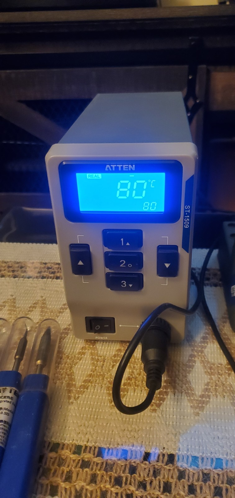 ATTEN ST-1509 Soldering station with 8 tweezer tips and 5 standard tips