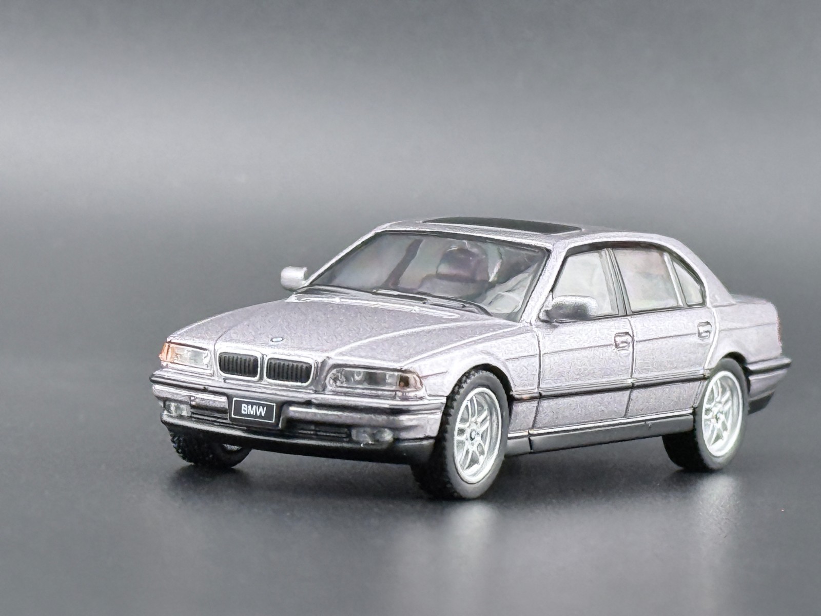 Mini GT BMW 750IL – Aspen Silver Metallic #792 1/64