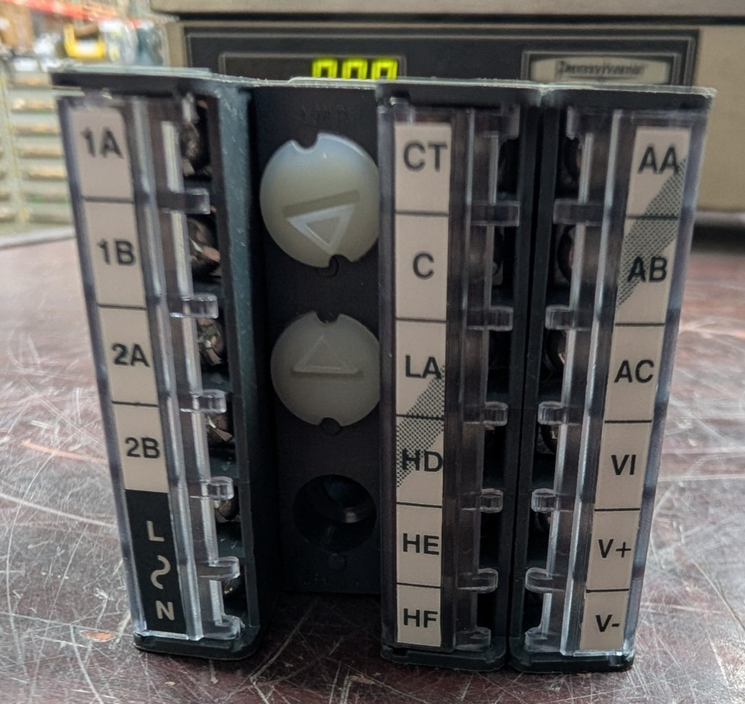 🤪 EUROTHERM TEMPERATURE/PROCESS CONTROLLER 100-240 VAC 2 AMP 48-62 HZ 6W 3216