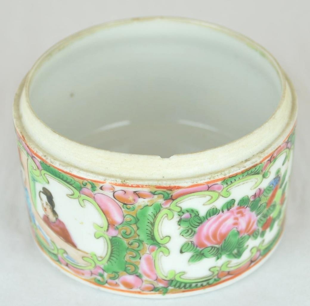 ANTIQUE CHINESE ROSE MEDALLION LIDDED JAR - 2 1/2" ROSE MEDALLION LIDDED JAR