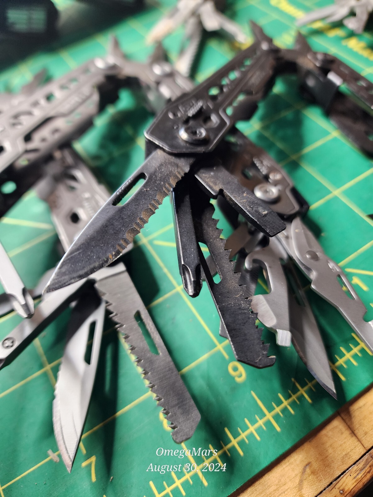 Gerber Truss 17-in-1 Multi Tool Random selection of ONE tool per order Grade A