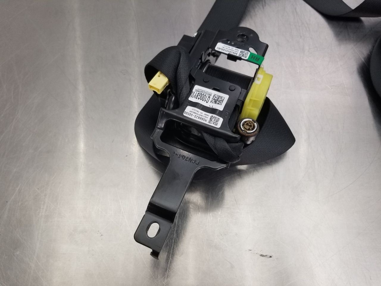 25 2025 KIA K4 GT-LINE FRONT BUCKET SEAT BELT RETRACTOR BLACK RIGHT PASSENGER