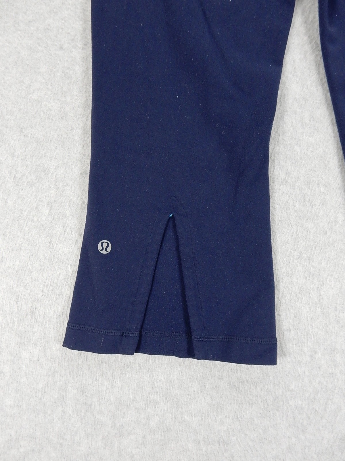 LuLuLemon Athletica Capri Running Fitness Dance Pants (Women's Size 6) Blue
