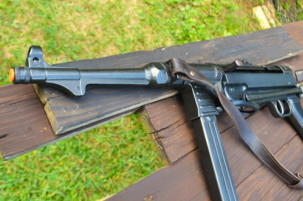 Non-Firing Denix Replica German MP40 Submachine Gun - Schmeisser - MP 40 - WWII