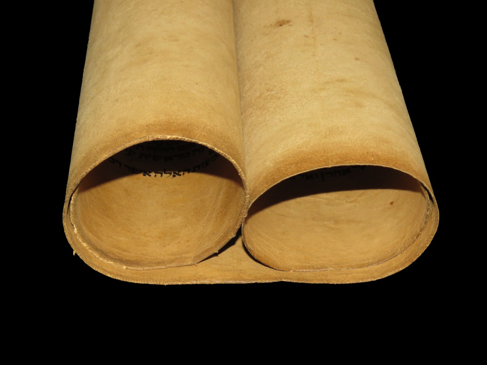 LARGE RARE TORAH BIBLE MANUSCRIPT VELLUM LEAF 150-200 YRS OLD FROM ITALY