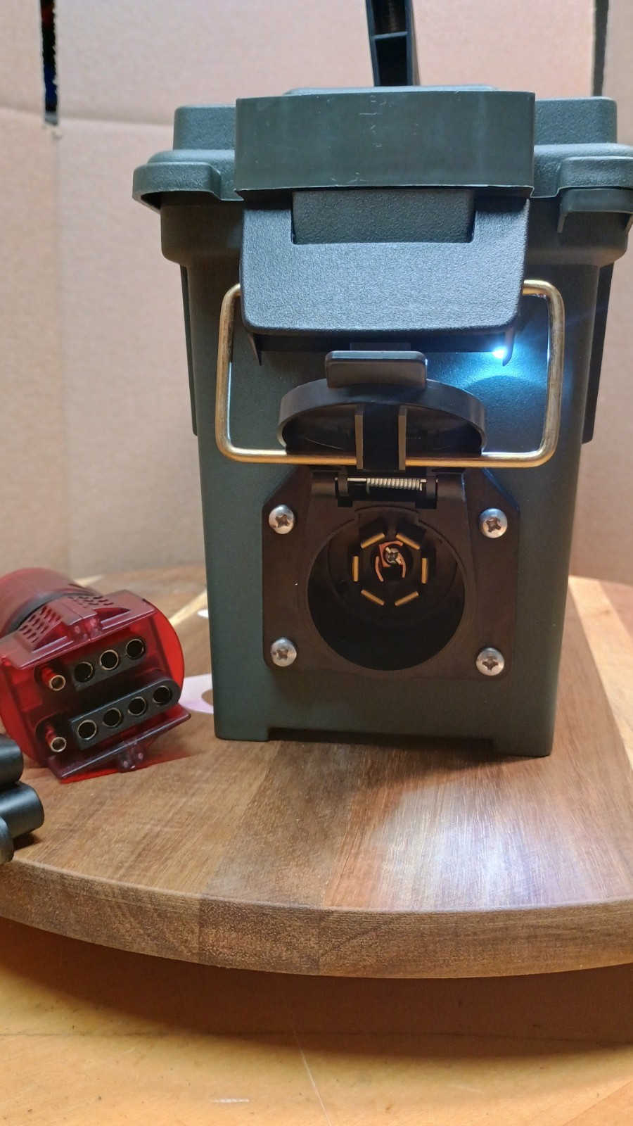 7RV/4&5 Flat Trailer Light Tester Box Powered By DeWalt 20V Drill Battery