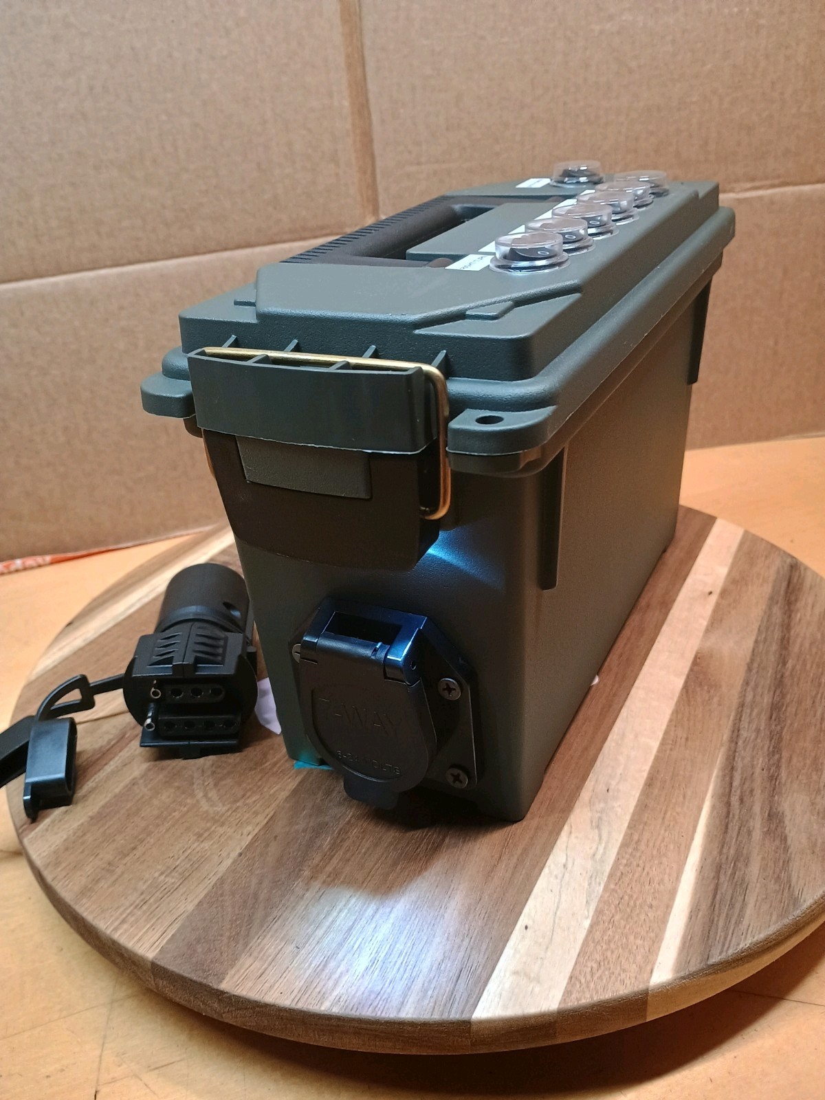 7RV/4&5 Flat Trailer Light Tester Box Power By Milwaukee 18-volt Drill Battery