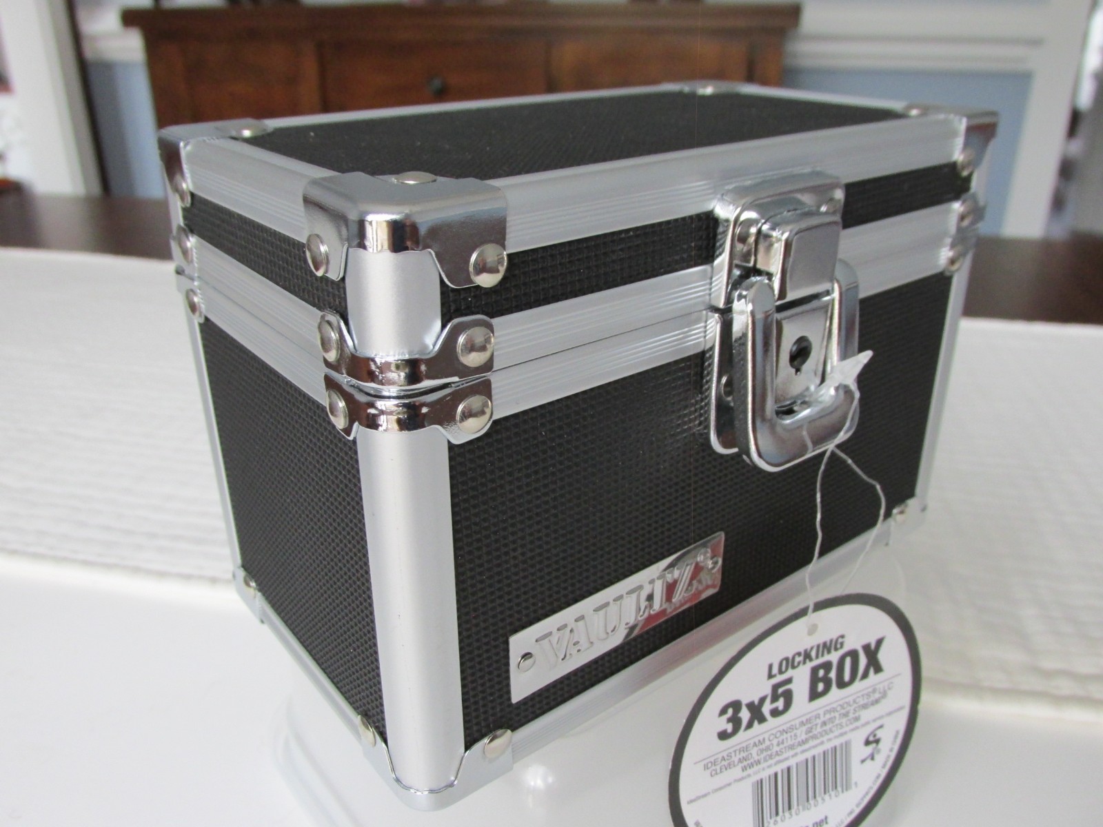VAULTZ "Lock It Up" 3X5 LOCKING BOX (new with tags)
