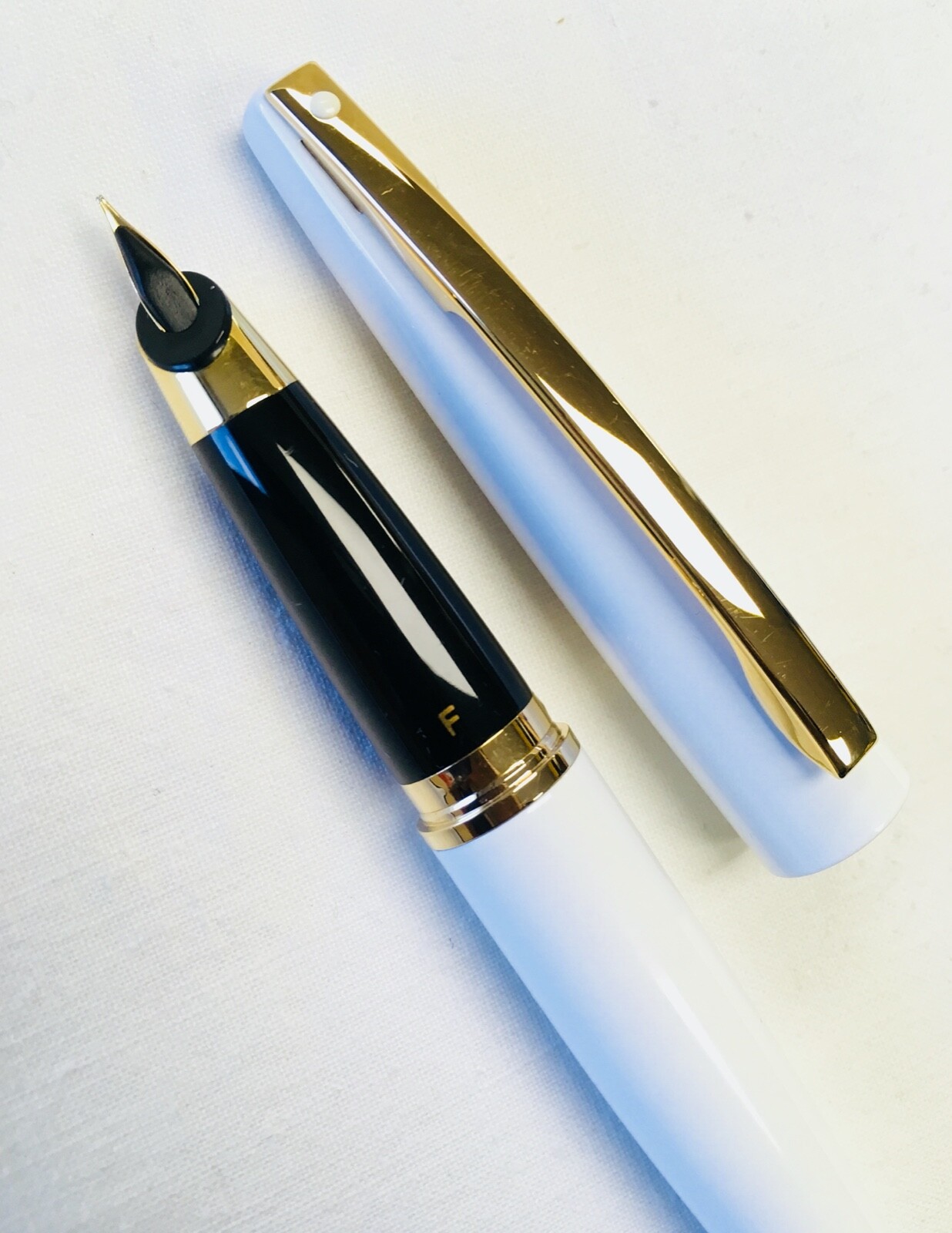 Sheaffer Taranis White Lightning “F” Nib Fountain Pen
