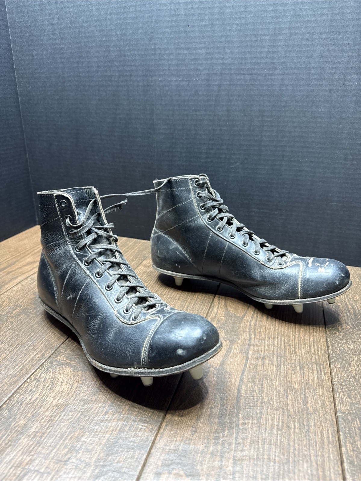 Vintage SPALDING LEATHER 1940s D Spot Bilt Black Football Shoes leather Cleats