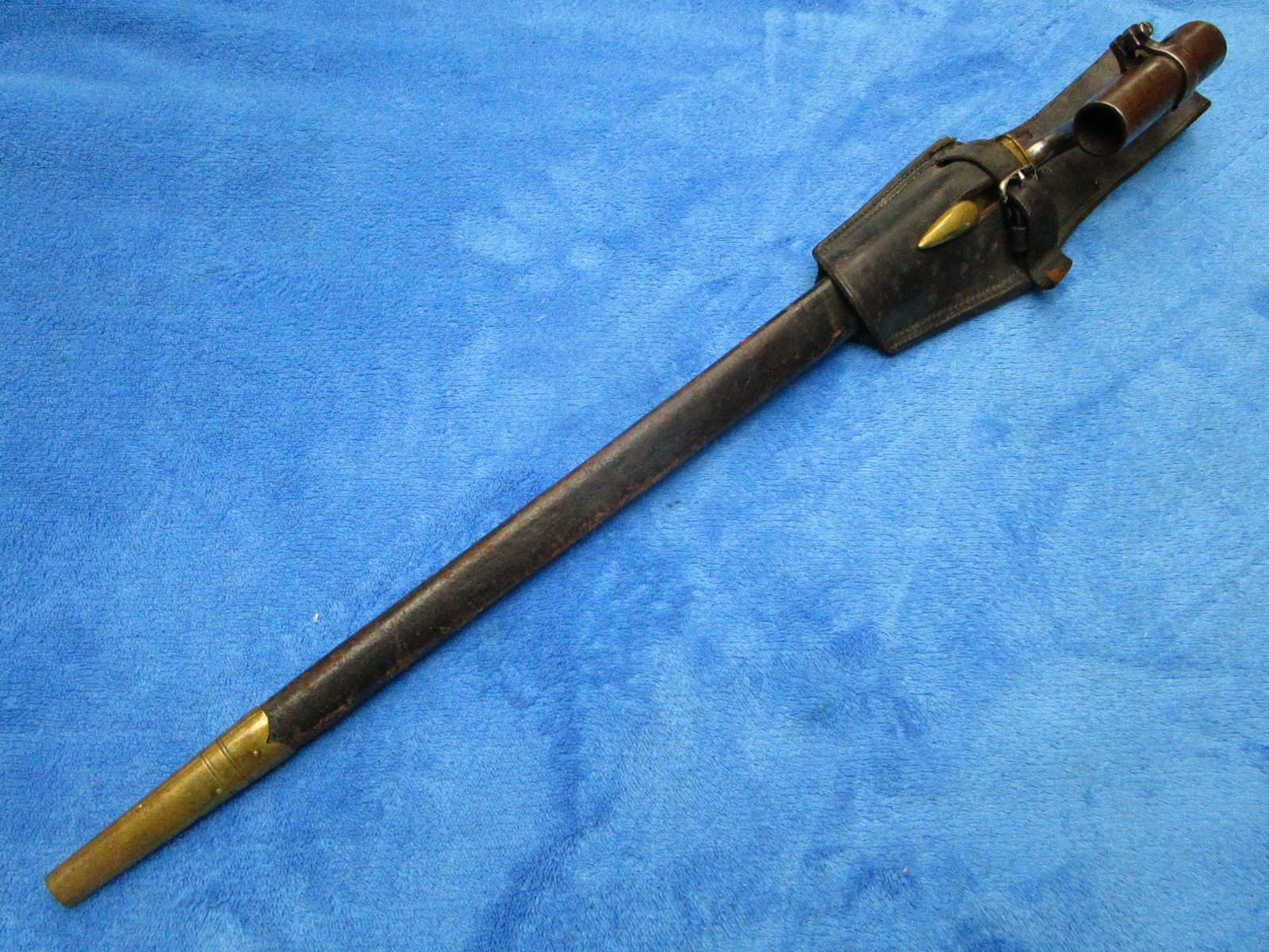 ORIGINAL ANTIQUE 19TH CENTURY US M1867 PEABODY SOCKET BAYONET AND SCABBARD