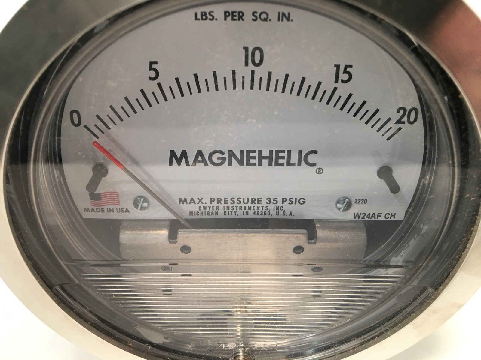 Dwyer 2220-SS-ST Magnehelic Pressure Gauge 0-20 psi 2000 S41978801 W24AF USA