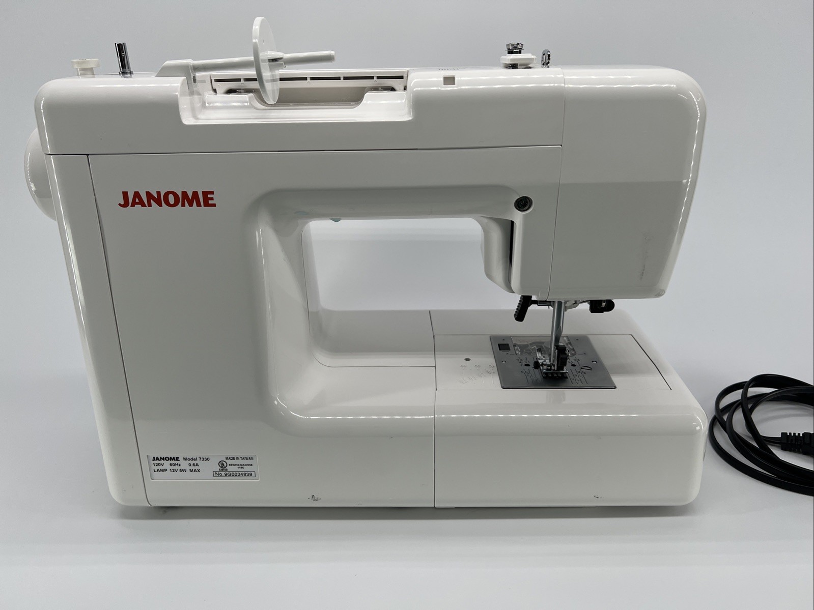 Janome Magnolia 7330 Sewing Machine with Power Cord - Excellent