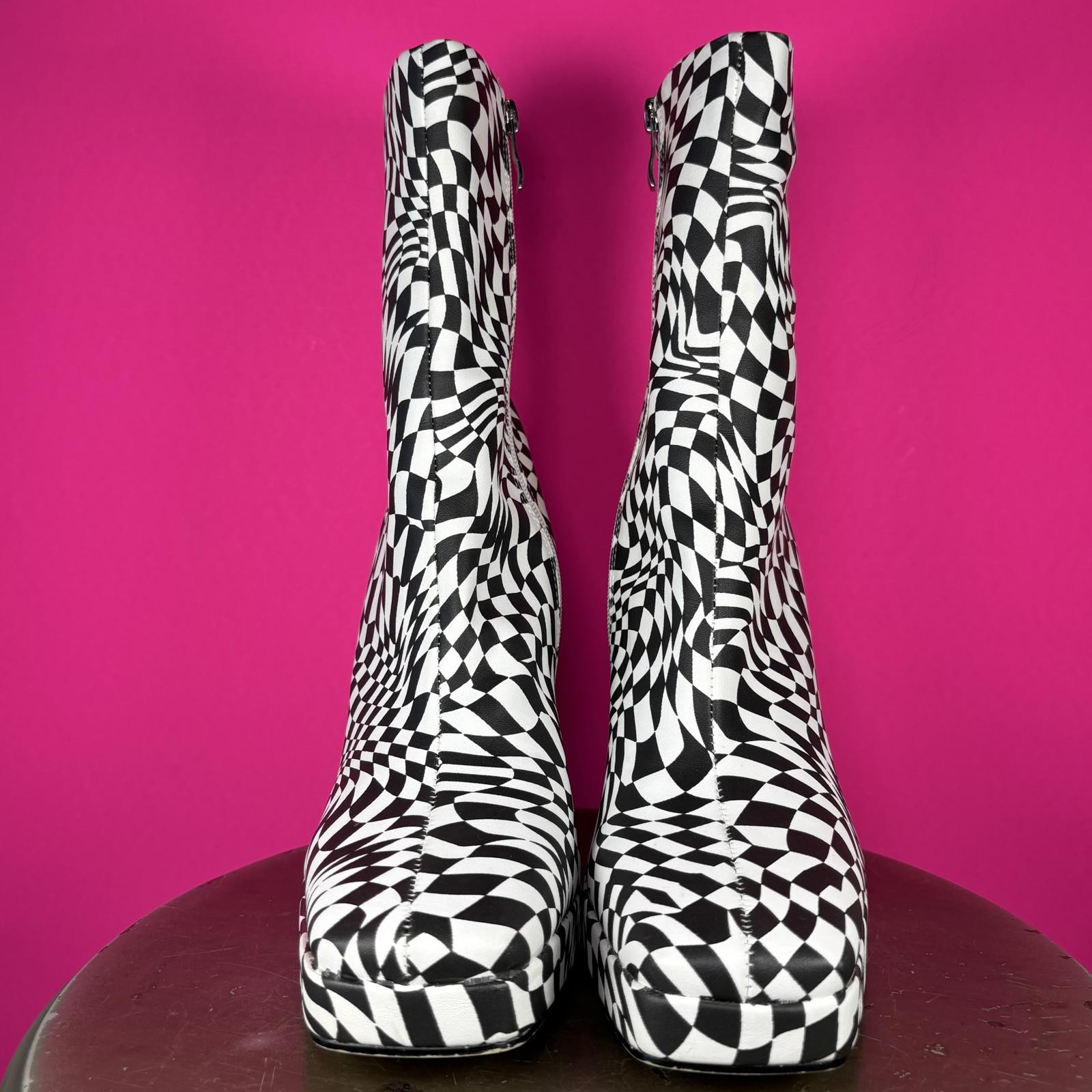 Nasty Gal Black White Wavy Checkered Platform Heeled Boot US 7