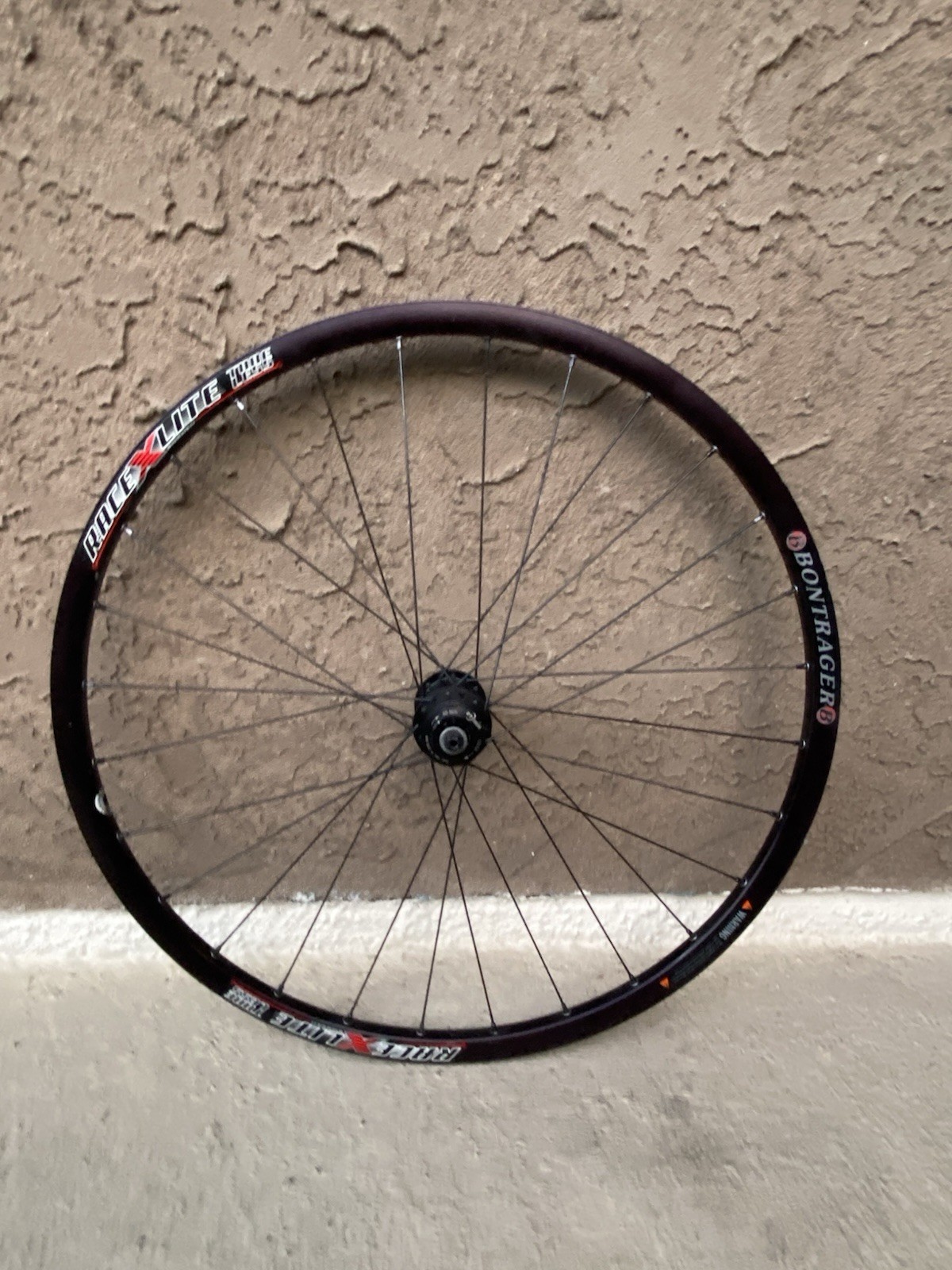 Black Bontrager Race X Lite Tubeless F100/R135mmQR 26” Centerlock Disc Wheelset