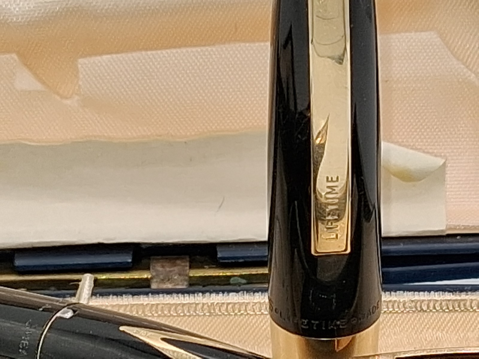 Vintage Sheaffer's Silver & Black Fountain Pen/Pencil Set w Original Case