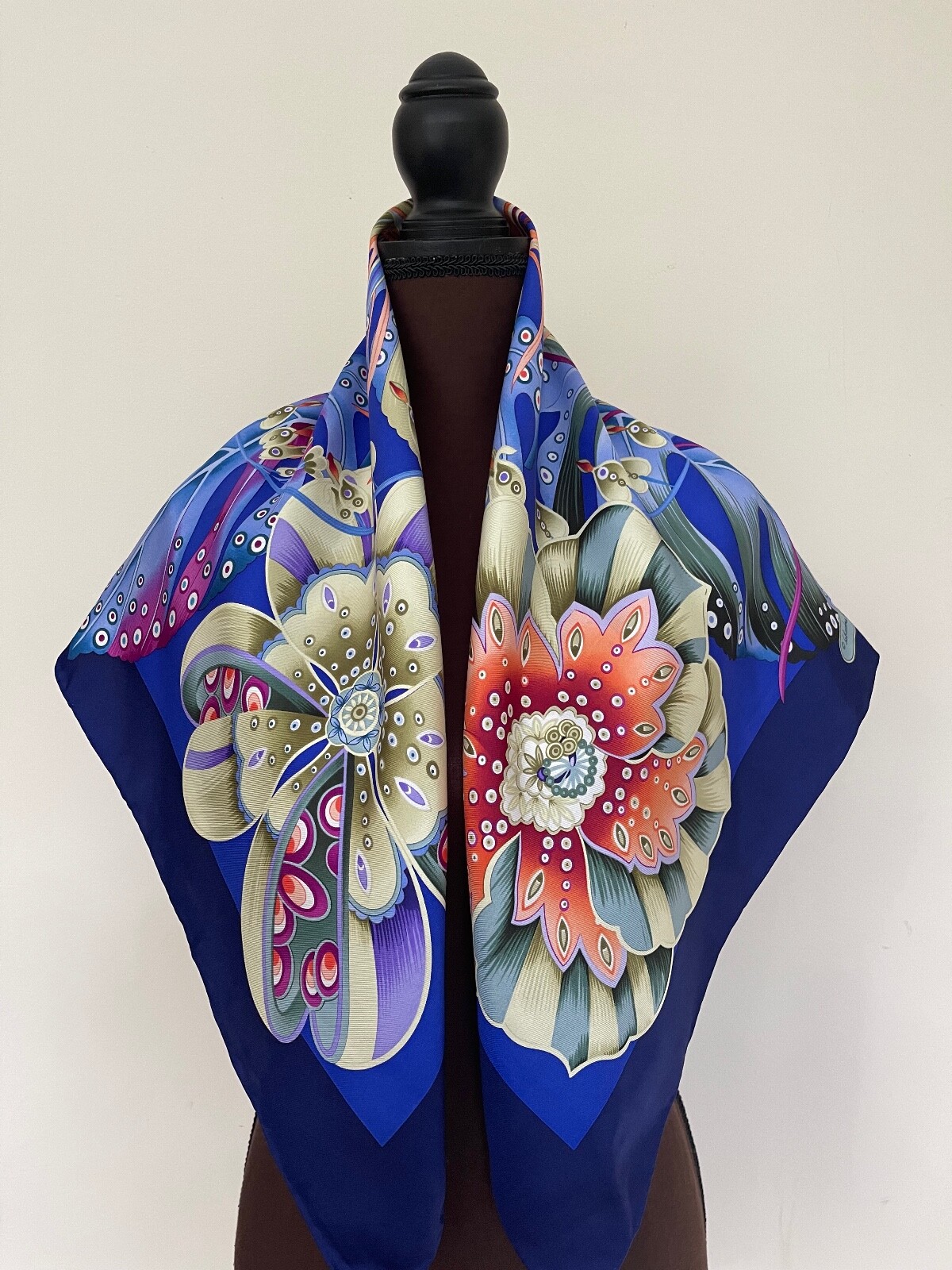 Salvatore Ferragamo Scarf Accessories Flower Garden Blue Floral Silk Wrap