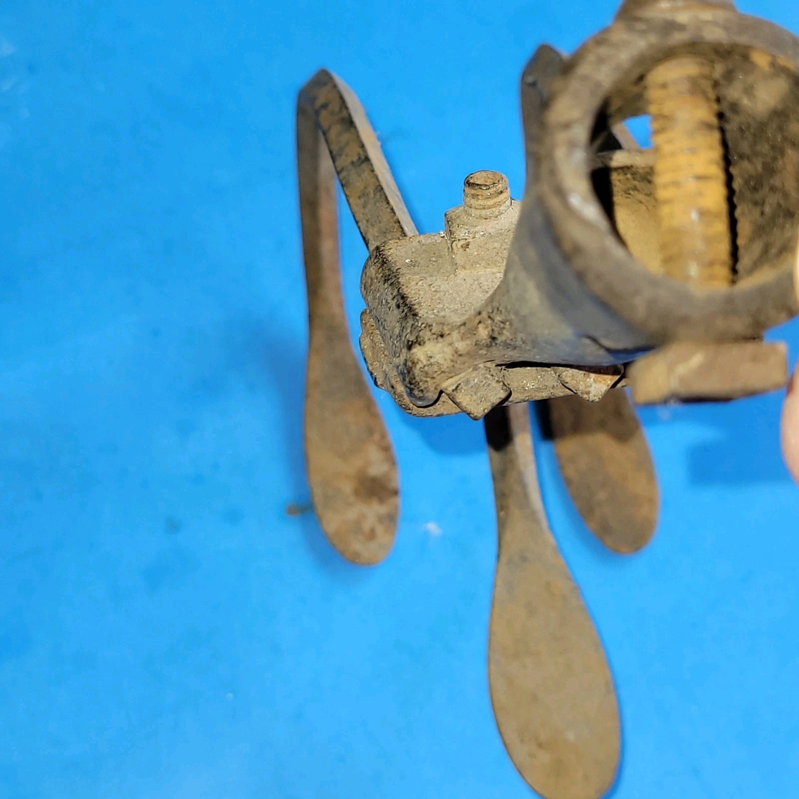 Vintage 3 Tine Prong Garden Cultivator Hoe Rake Claw Antique