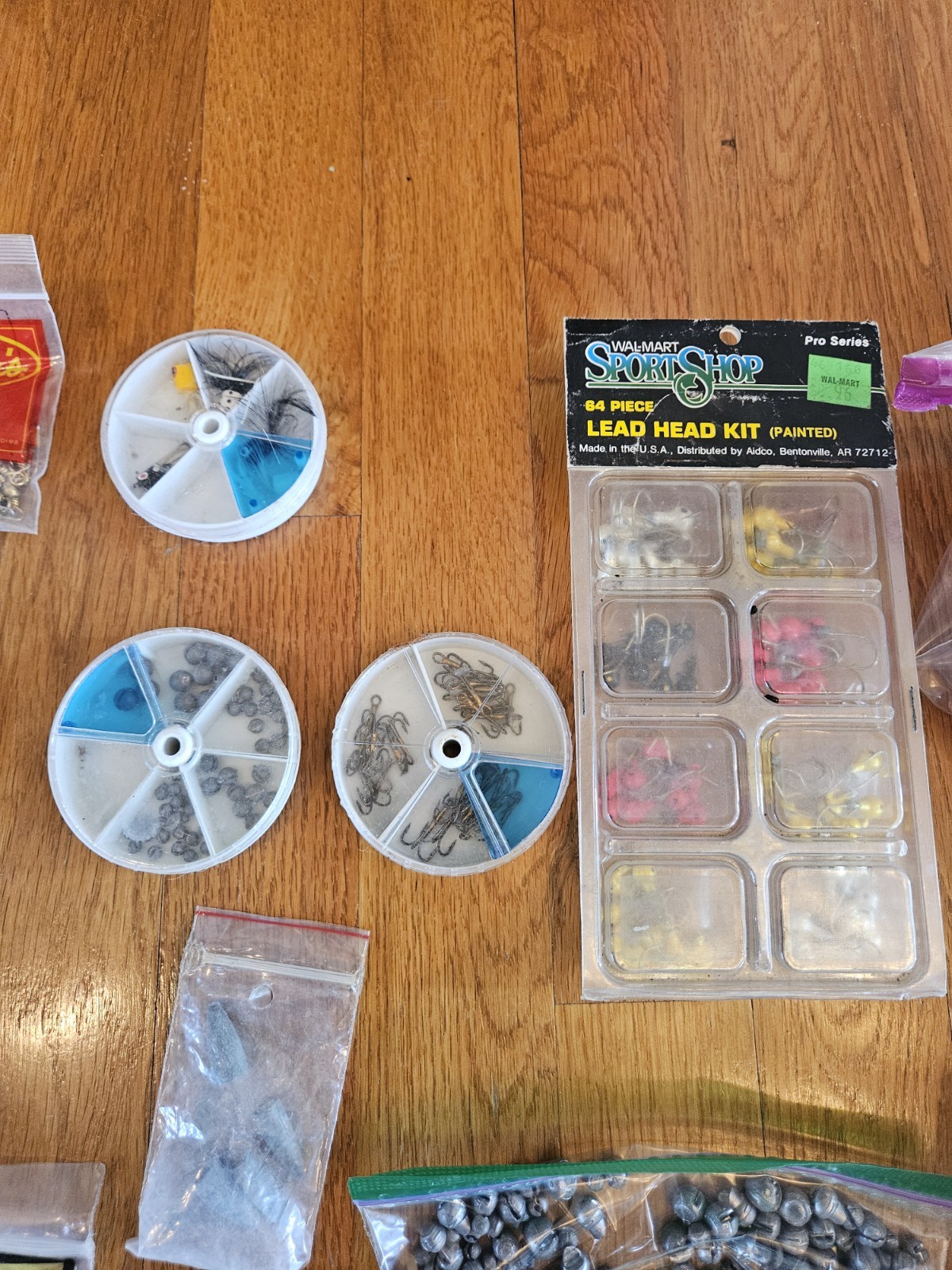 ~ Fishing Tackle Box Lot Hooks Swivels Leads Weights Lead Head Eagle Claw +++ ~