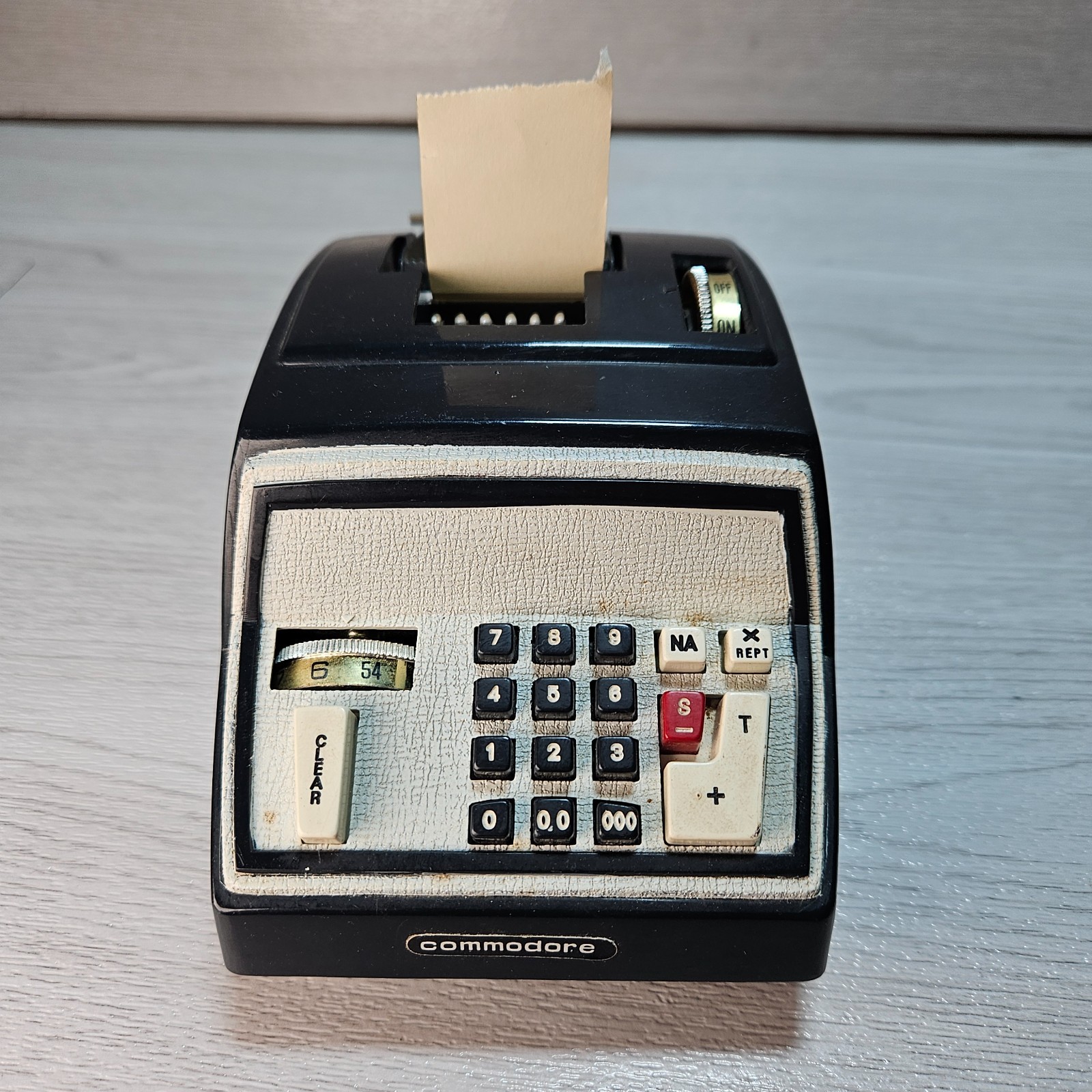 Vintage Commodore 202 Novelty Adding Machine Transistor AM Radio 60s 70s WORKS