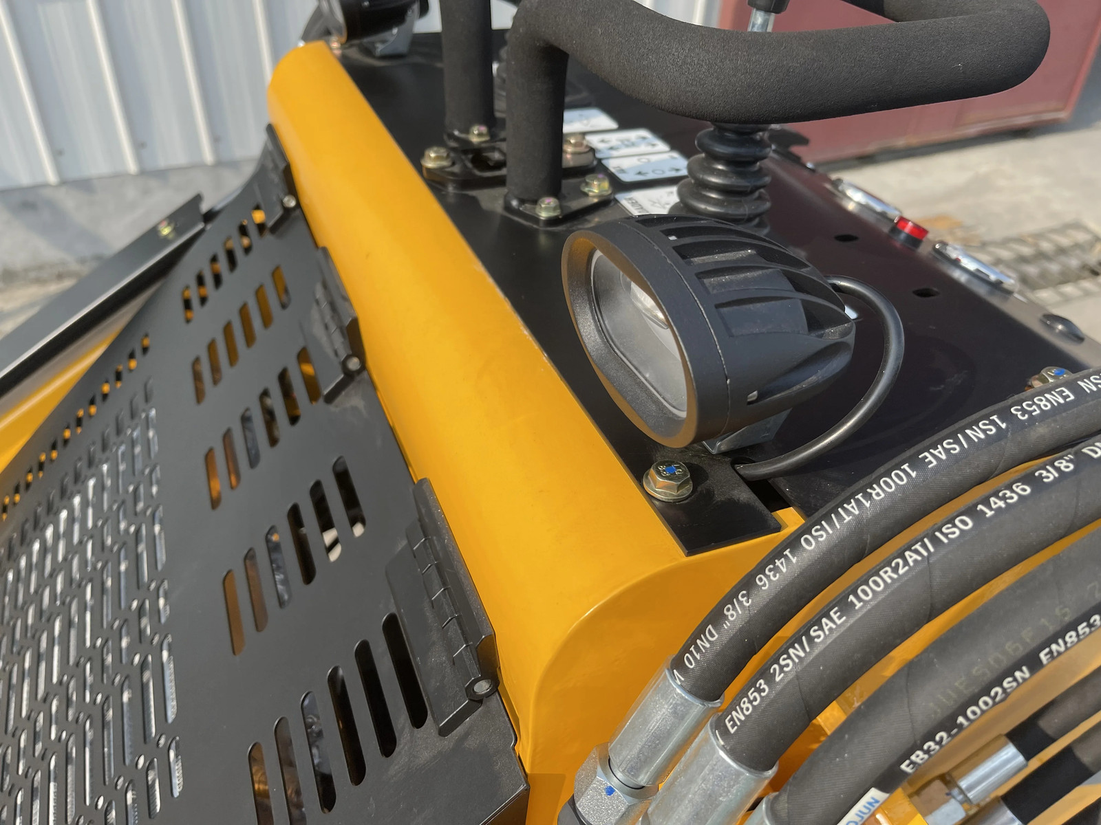 AGT 1 Ton Mini Skid Steer Loader 24HP Gasoline R740D Engine Tracked EPA MX-CRT23