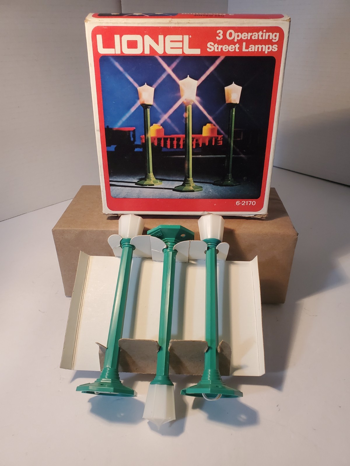 Lionel 6-2170 - 3 Operating Street Lamps In Original Box - New Never Used