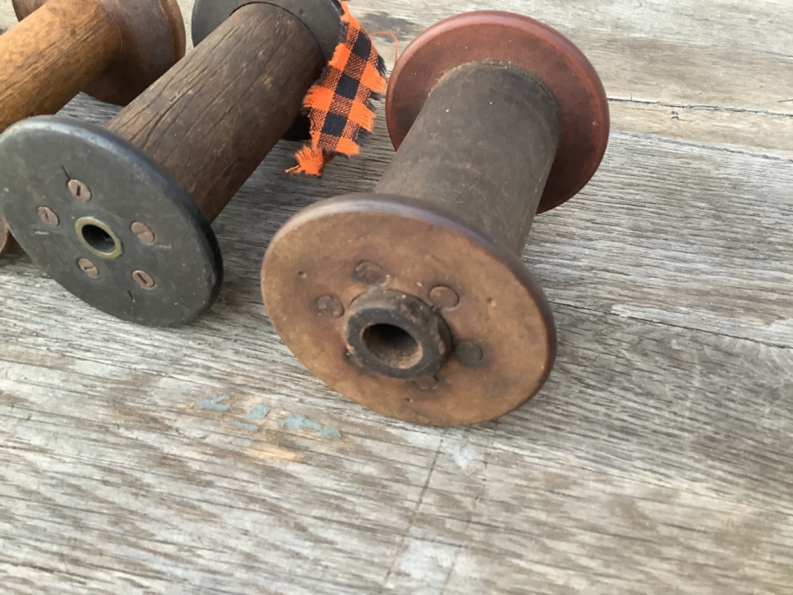 (5) Rustic Vintage Primitive Textile Mill Wooden Spools/ Bobbins 3-4" tall J5