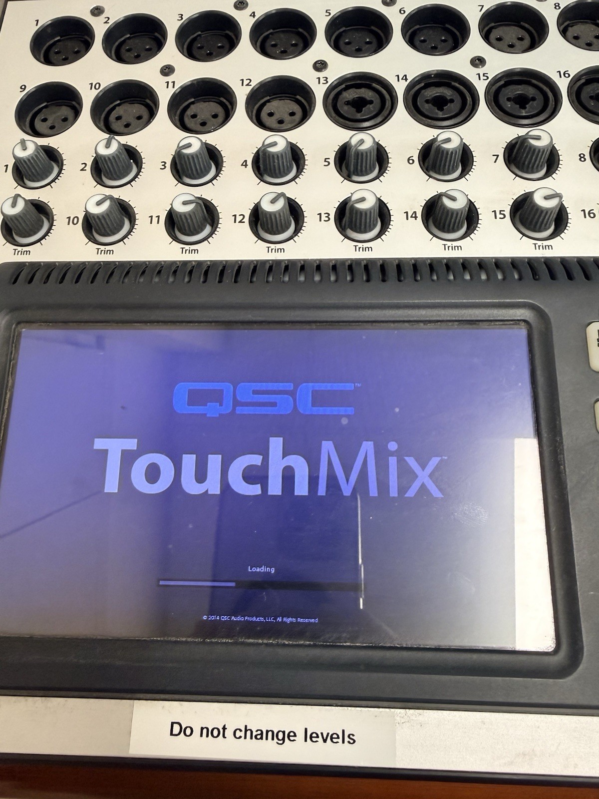 QSC TouchMix-16 Touch Screen Compact Digital Mixer PSU & Case READ DESCRIPTION