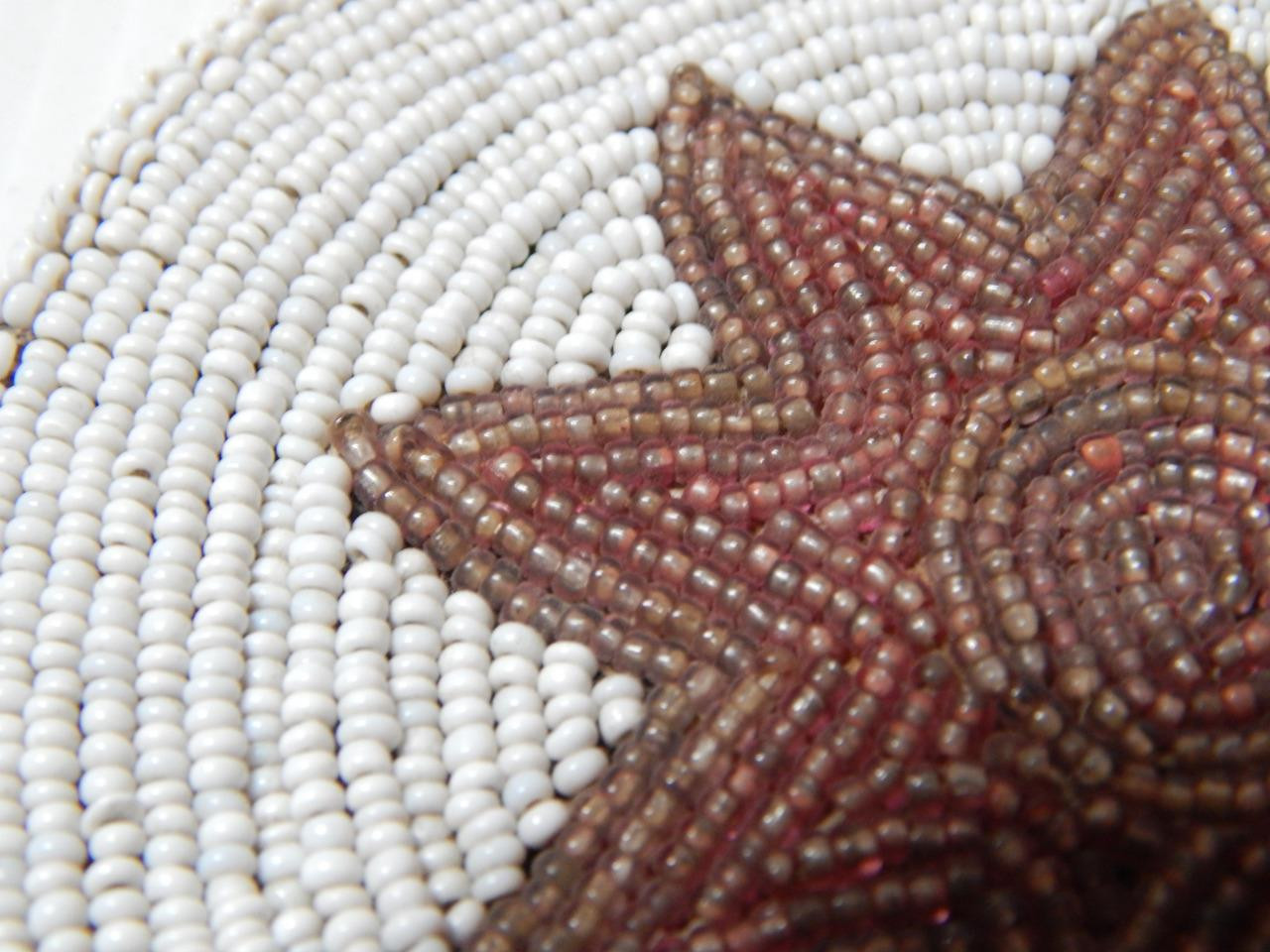 ANTIQUE / VINTAGE c.1920s CREE INDIAN FULLY BEADED TARGET POUCH