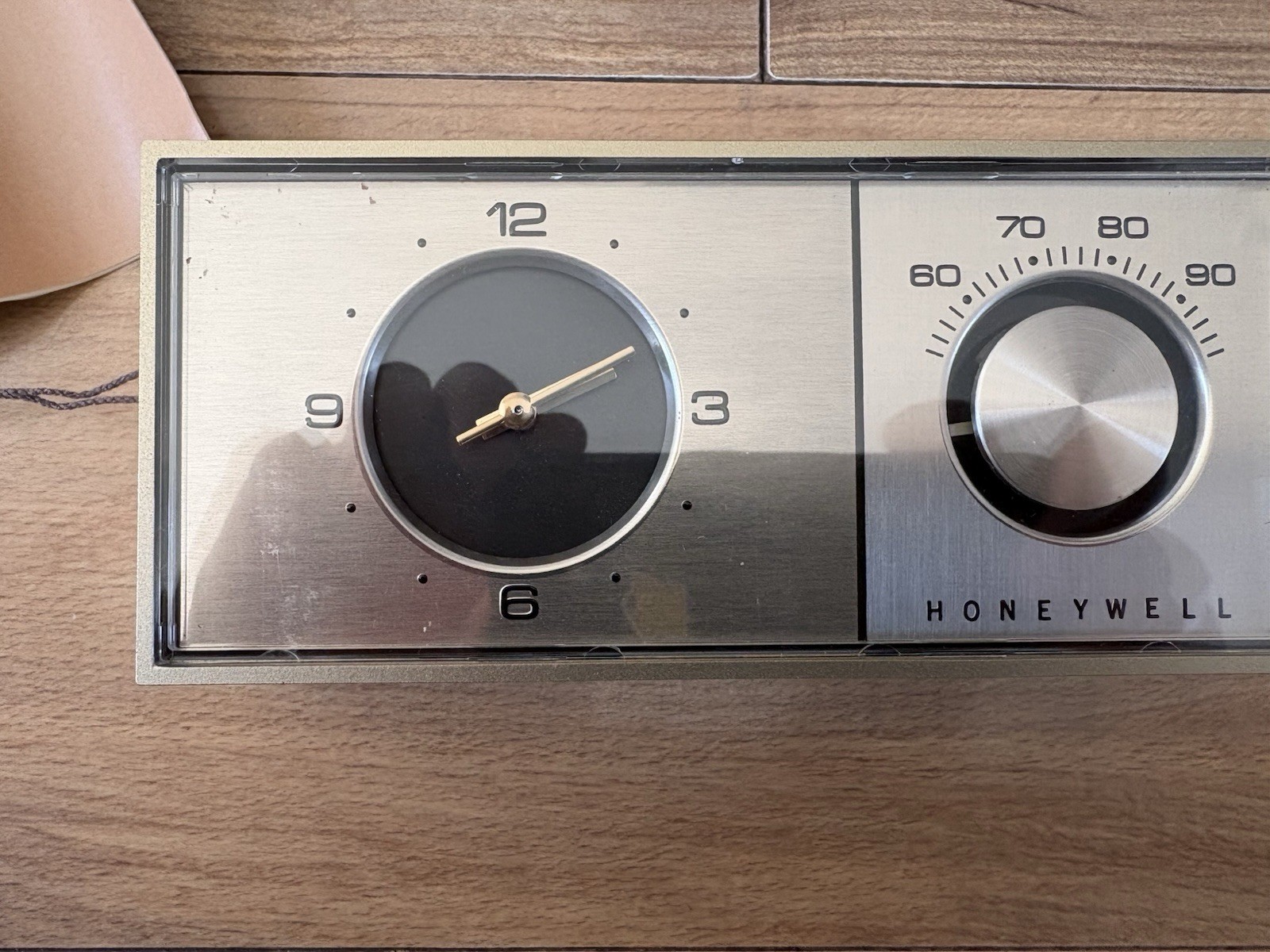 Honeywell Electric Clock Thermostat Heat/AC T882A Vintage 60s 70s New Old Stock