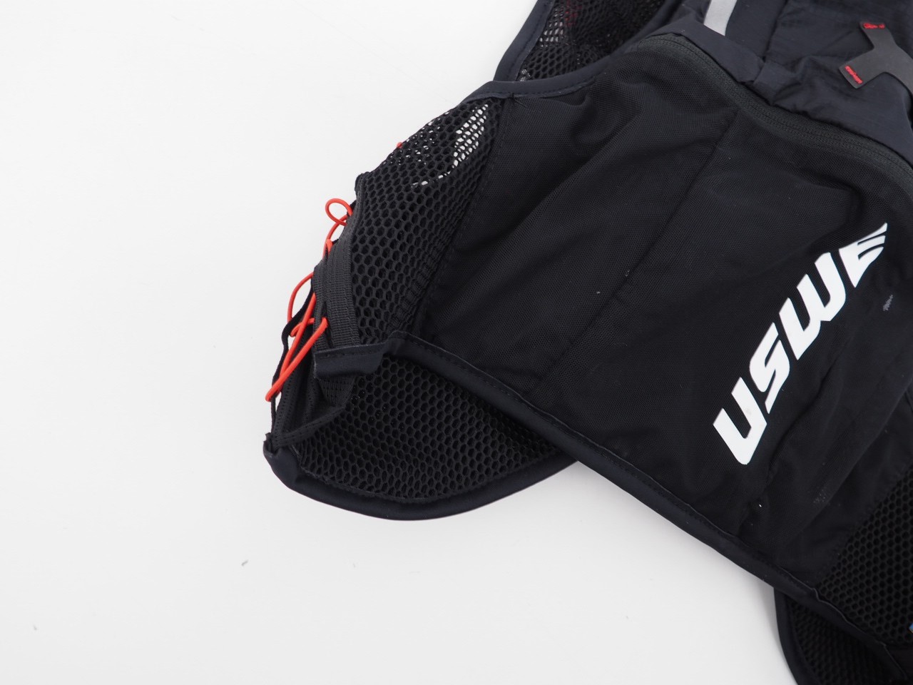 USWE Rush 8L Bike Hydration Vest Black / Red Size Medium w/ Bladder